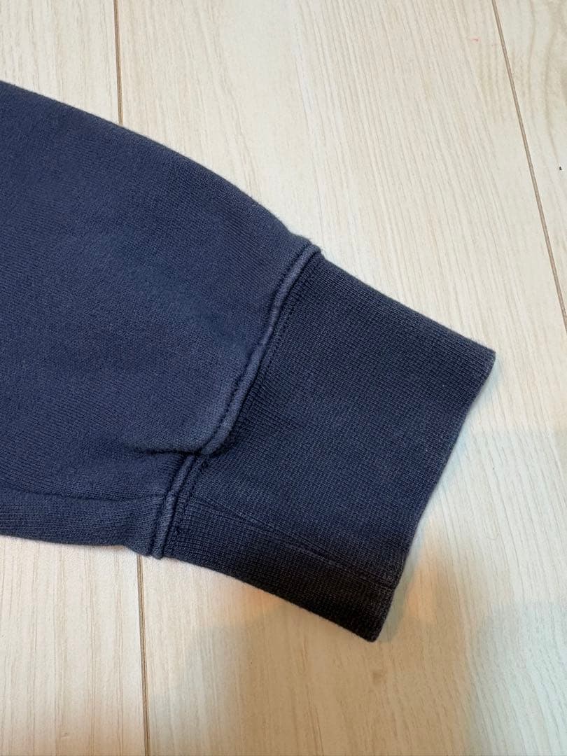 【松木のよく映える庭で】 メゾンキツネトレーナーLM00302KM0307