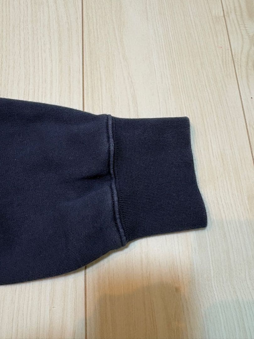 【松木のよく映える庭で】 メゾンキツネトレーナーLM00302KM0307