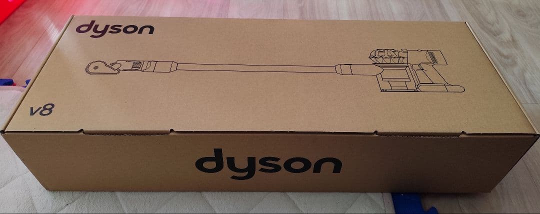 ⭐️新品未使用品⭐️Dyson v8⭐️購入価格３７０００円。