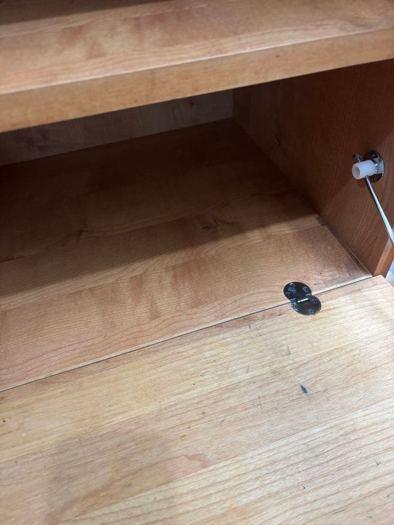 モモナチュラル　食器棚　アルダー材　ガラス扉