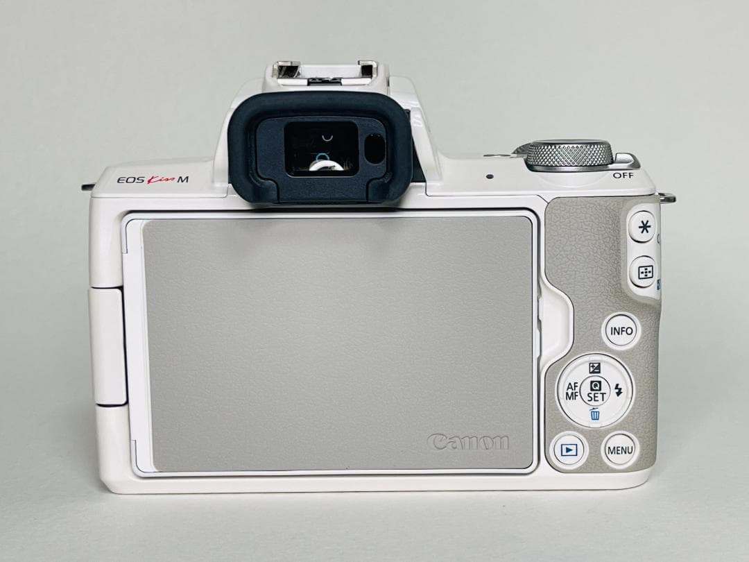 CANON キヤノン EOS Kiss M ＋ EF-M 15-45mm レンズ