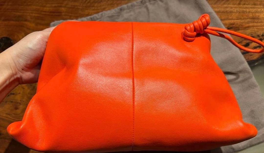 し*み様 BOTTEGA VENETA　トライアングル　クラッチバッグ美品