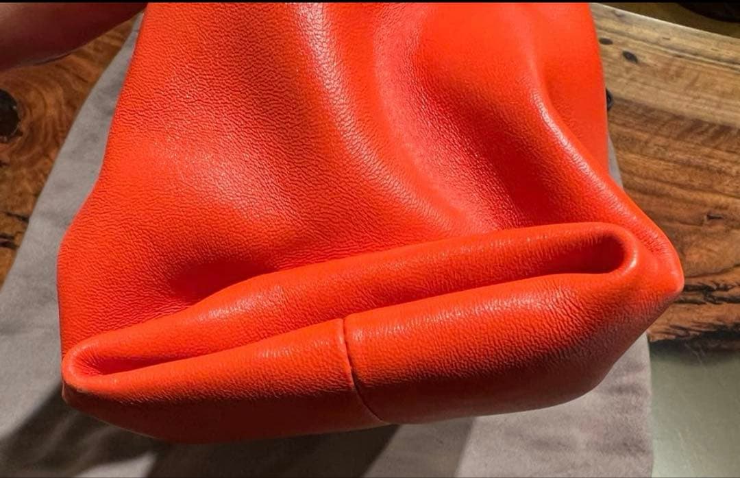 し*み様 BOTTEGA VENETA　トライアングル　クラッチバッグ美品