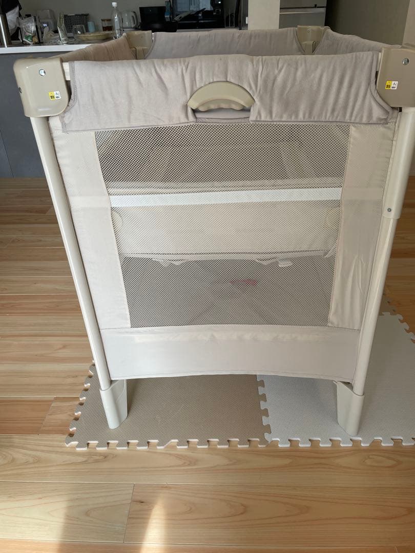 箱付き　Aprica アップリカ ココネルエアー ホワイト 折り畳みベビーベッド