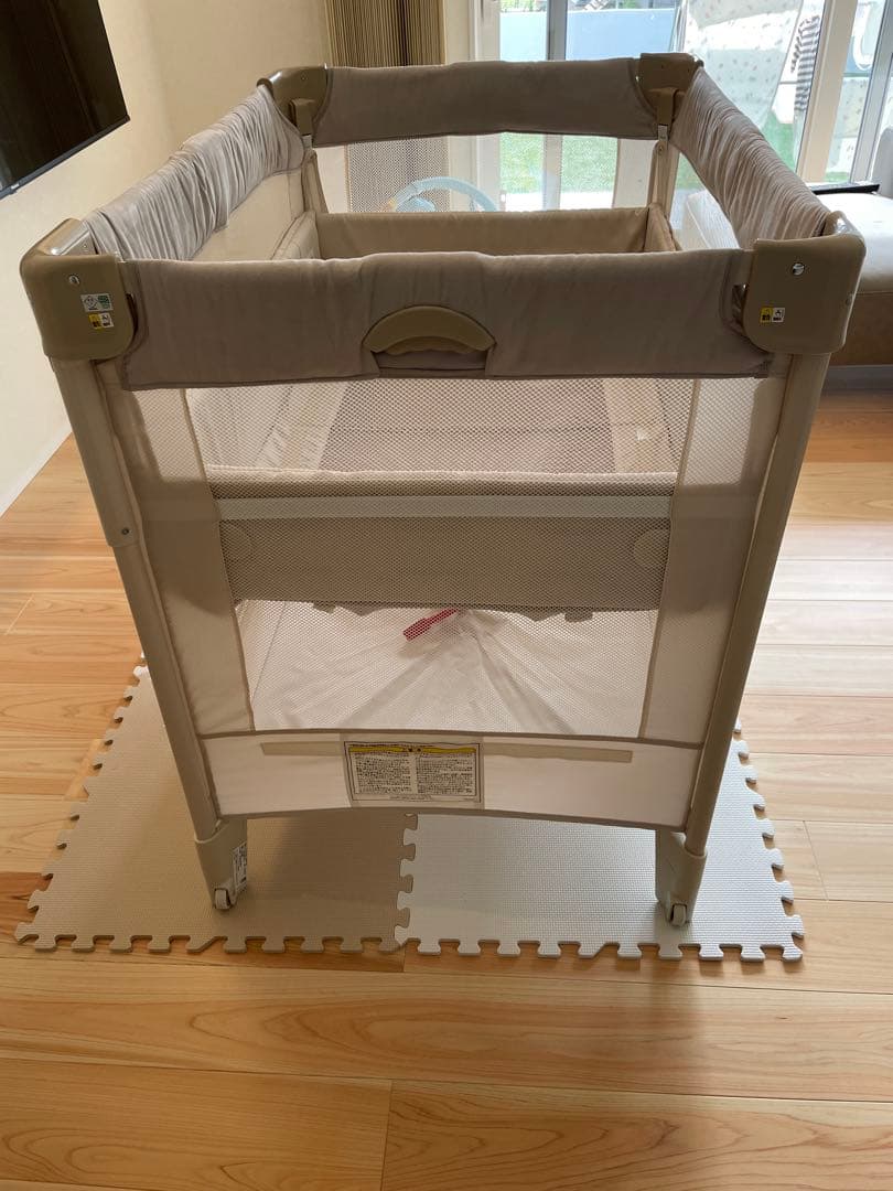 箱付き　Aprica アップリカ ココネルエアー ホワイト 折り畳みベビーベッド