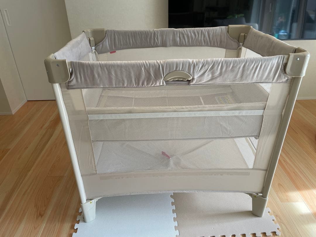 箱付き　Aprica アップリカ ココネルエアー ホワイト 折り畳みベビーベッド