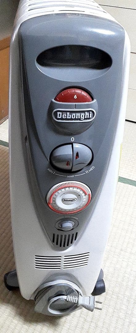 激安。美品！有名ブランド！De'Longhiオイルヒーター！梱包代無料！