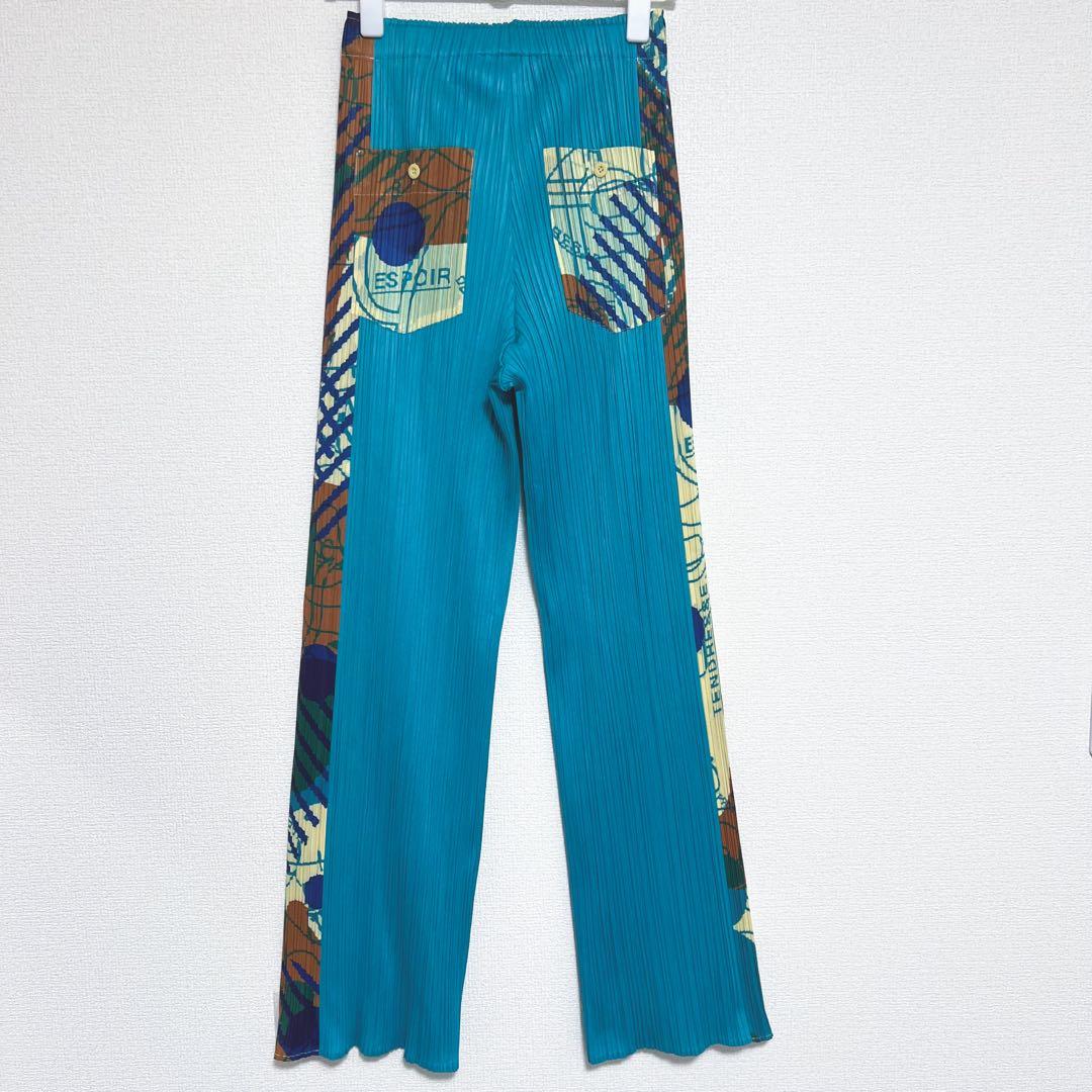 プリーツプリーズ サイドライン　パンツ　柄付き　裾フレア　ポケット　幾何学