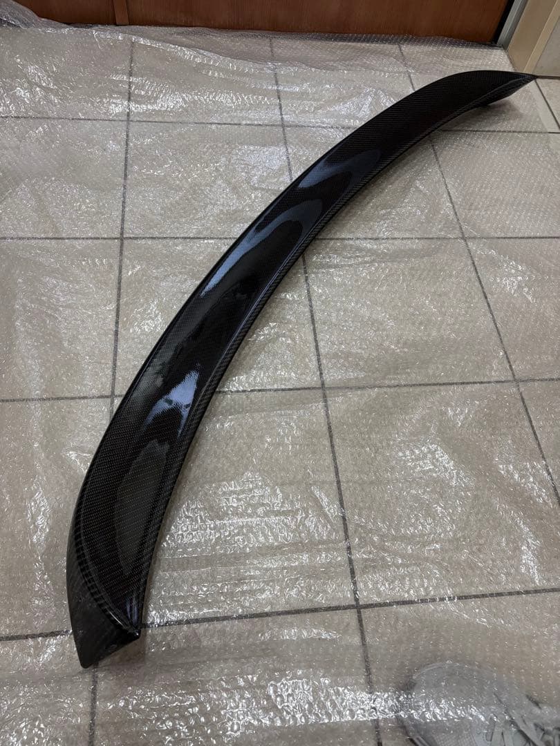 送料込　美品　カイエン958 リアゲートスポイラーカーボン