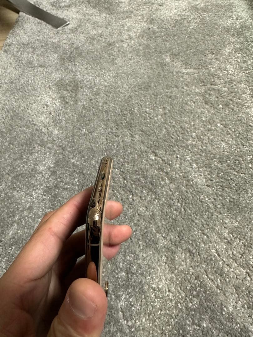 【最終値下げ】美品　iPhone Xsゴールド