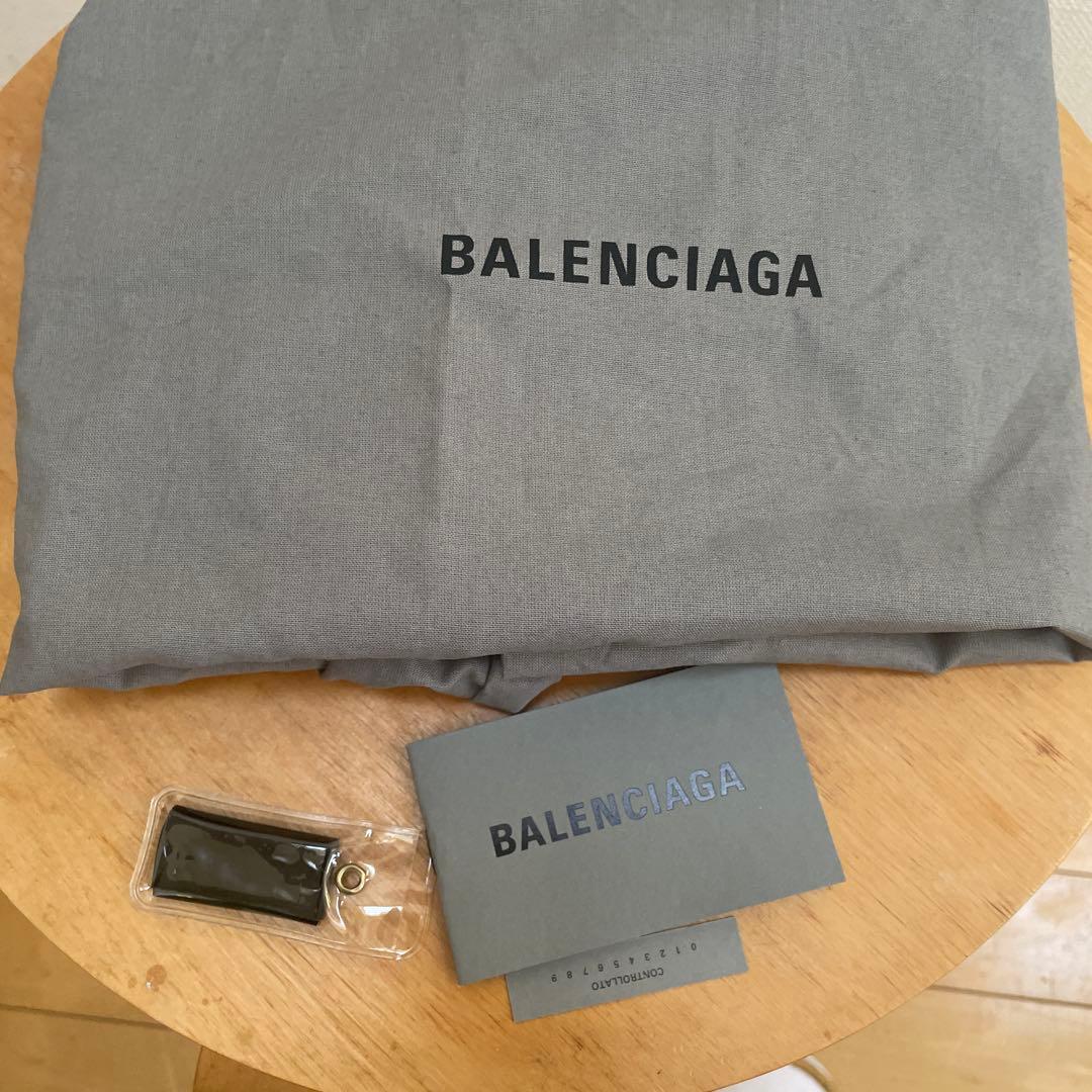 BALENCIAGA ブラック かごバッグ