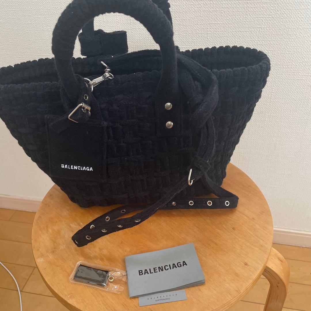 BALENCIAGA ブラック かごバッグ