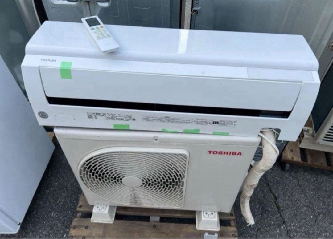 【高年式】2020年式2.2kw TOSHIBAエアコンRAS-G221M(W)