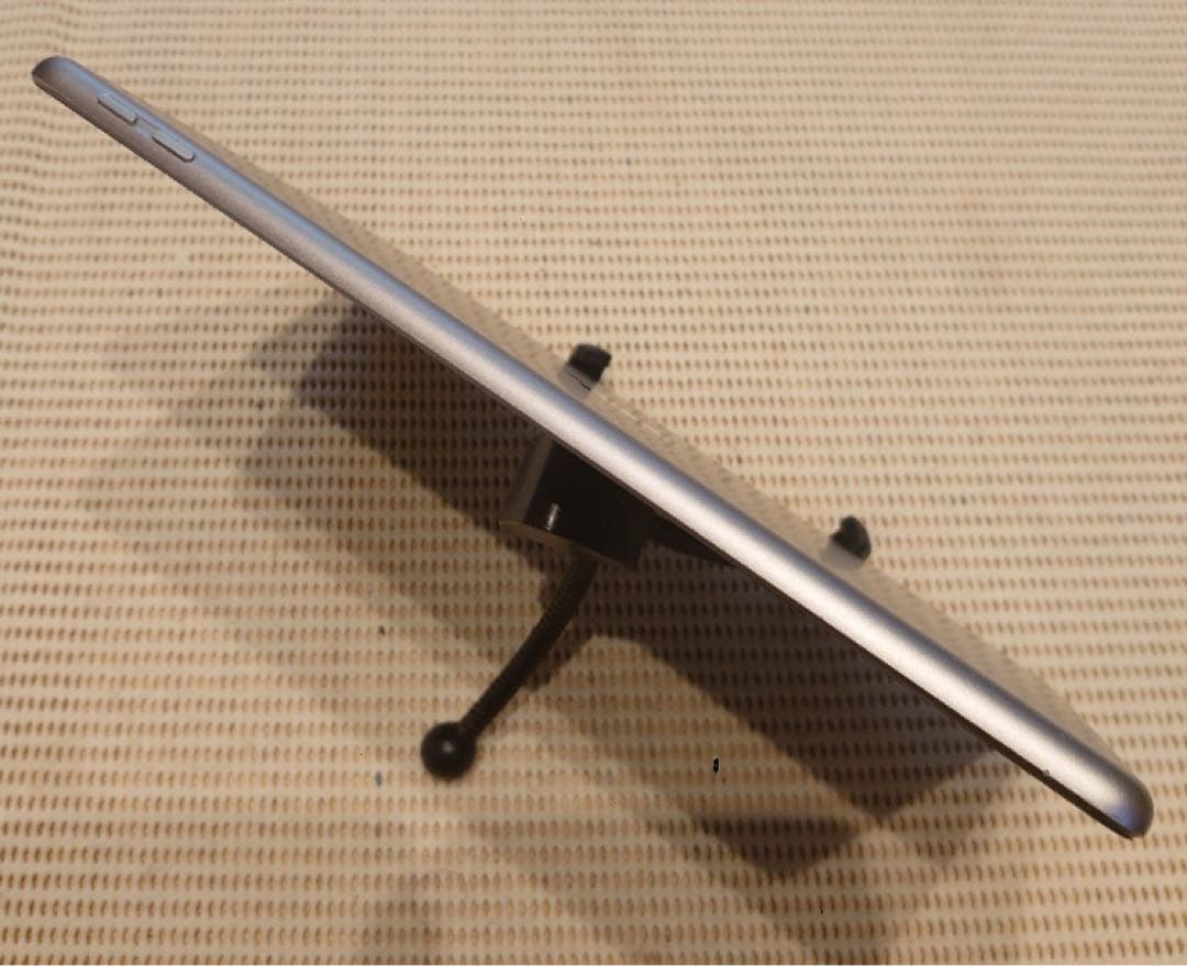 完動品iPad第6世代(A1893)本体128GBグレイ送料込NJF8M