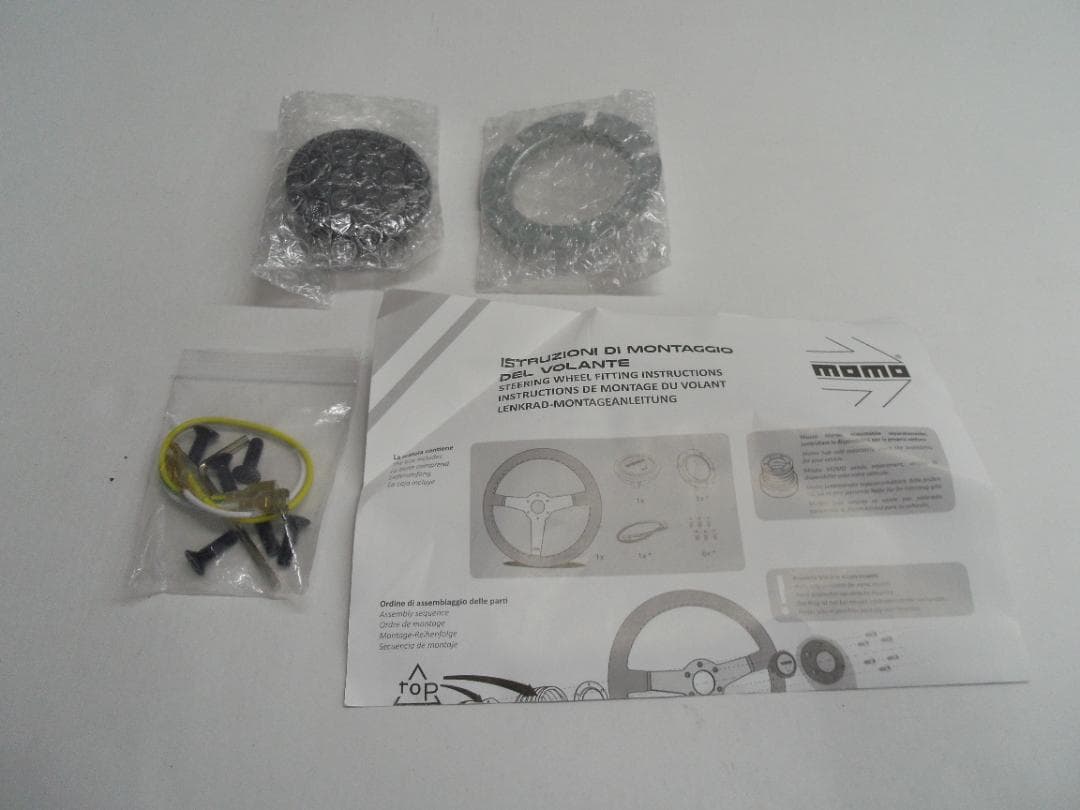 【未使用】momo ステアリング ZHC-SWM026 レザーブラック タグ付き