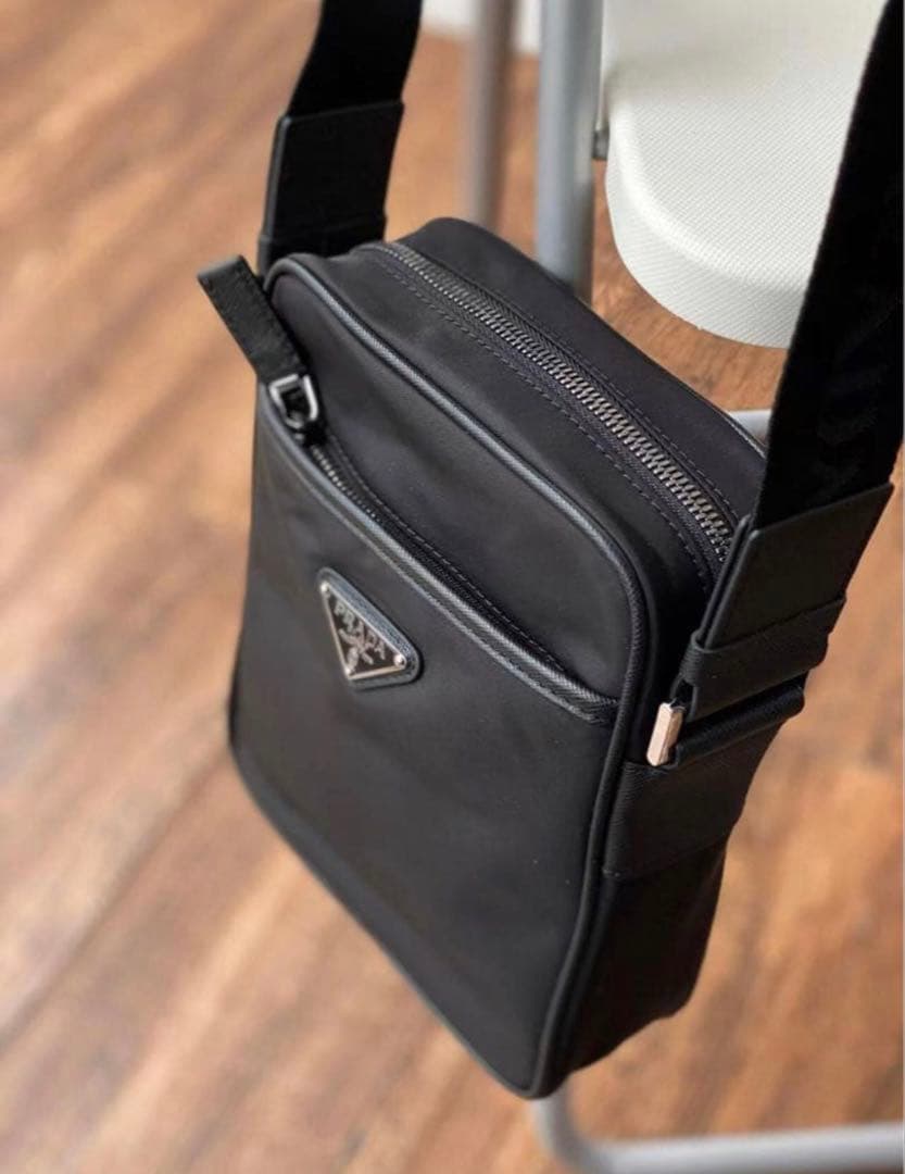 PRADA ナイロンショルダーバッグ ブラック