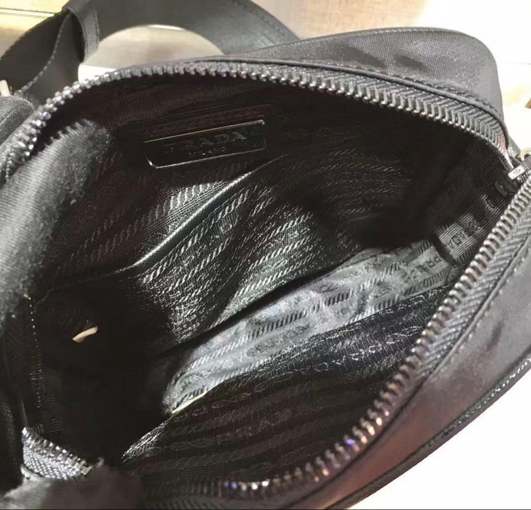 PRADA ナイロンショルダーバッグ ブラック