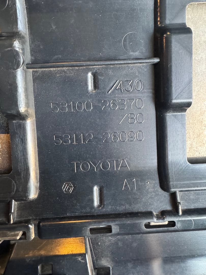 200系 ハイエース 標準 ナロー 純正メッキフロントグリル