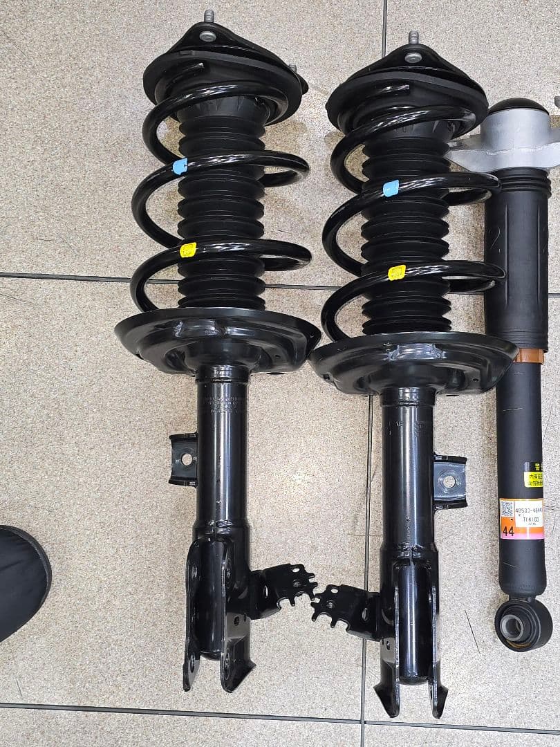 た*だ様 ハリアー80 ハイブリット純正サスペンションキット(一式)ほぼ新品