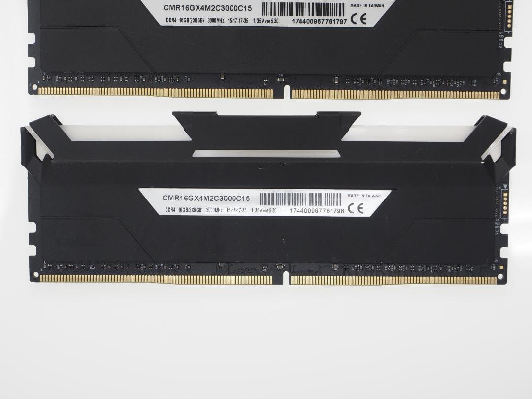 CORSAIR　DDR4 16GB（8GB×2枚） VENGEANCE RGB