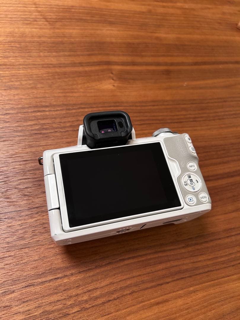 【専用】中森様　Canon EOS kiss M2ミラーレスカメラ ホワイト