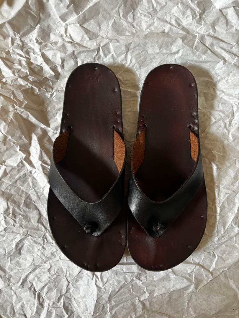 ユッタニューマン　レザーサンダル