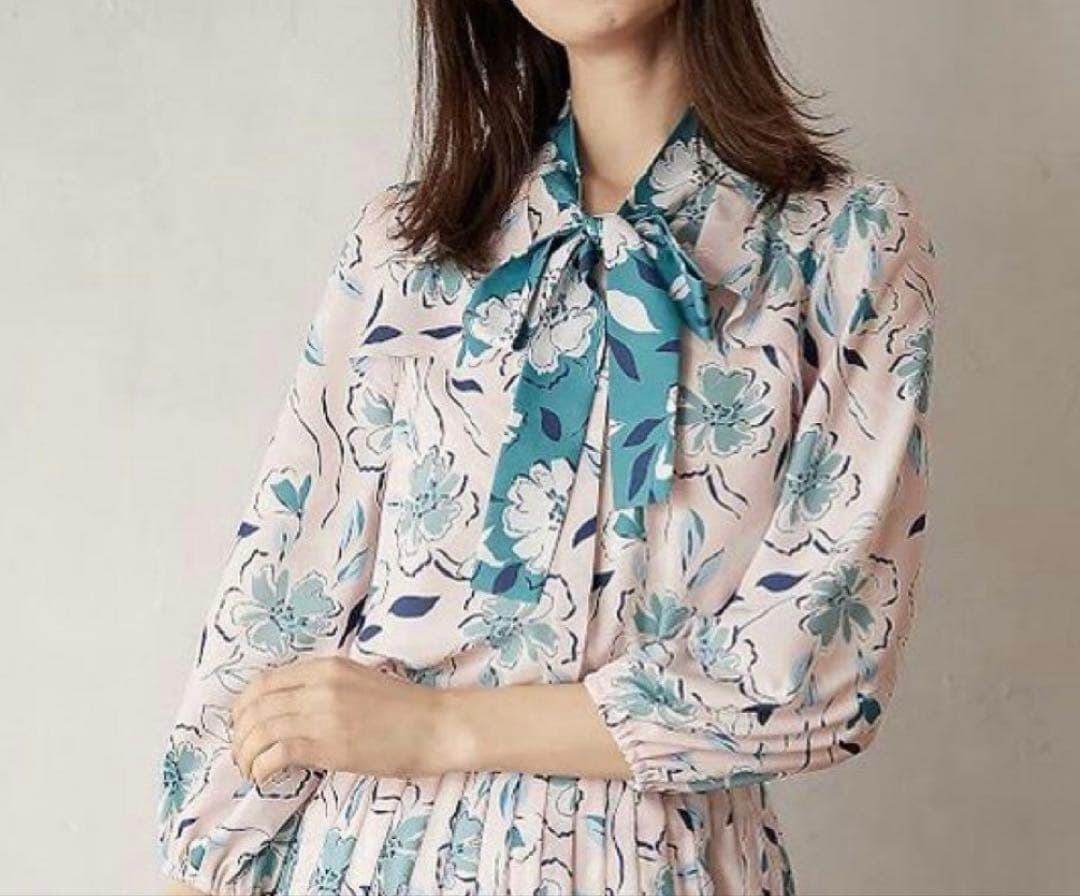 ◆ グレースコンチネンタル フラワープリントフリルトップ &プリーツスカート