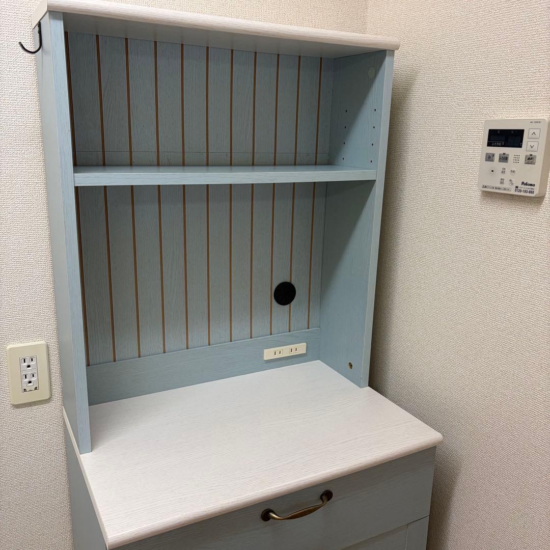 カップボード 幅60 オープンボード 食器棚 扉付き収納コンセント付きカントリー