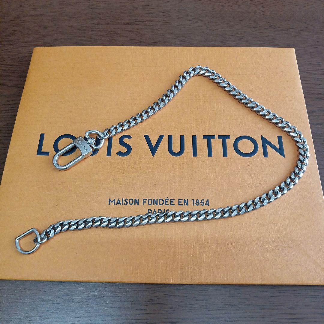 ルイ・ヴィトン。美品シルバー色、ウォレット、チェーン