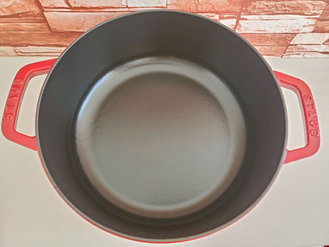 【希少品/週末価格】staub シャローラウンドココット26cm チェリー