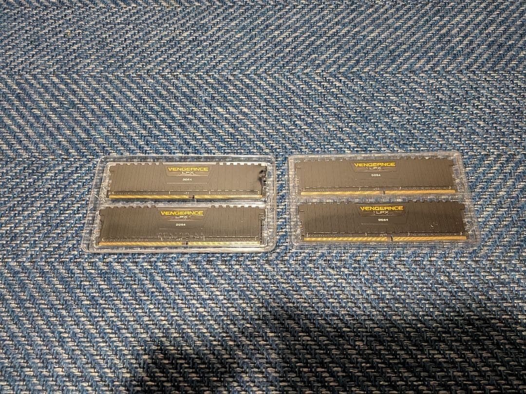 メモリー CORSAIR VENGEANCE LPXDDR4 32GB 2666MHz
