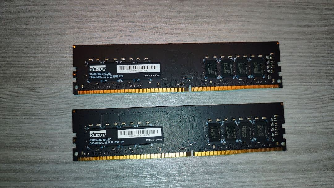 ジャンク KLeVV DDR4-3200 16GBx2