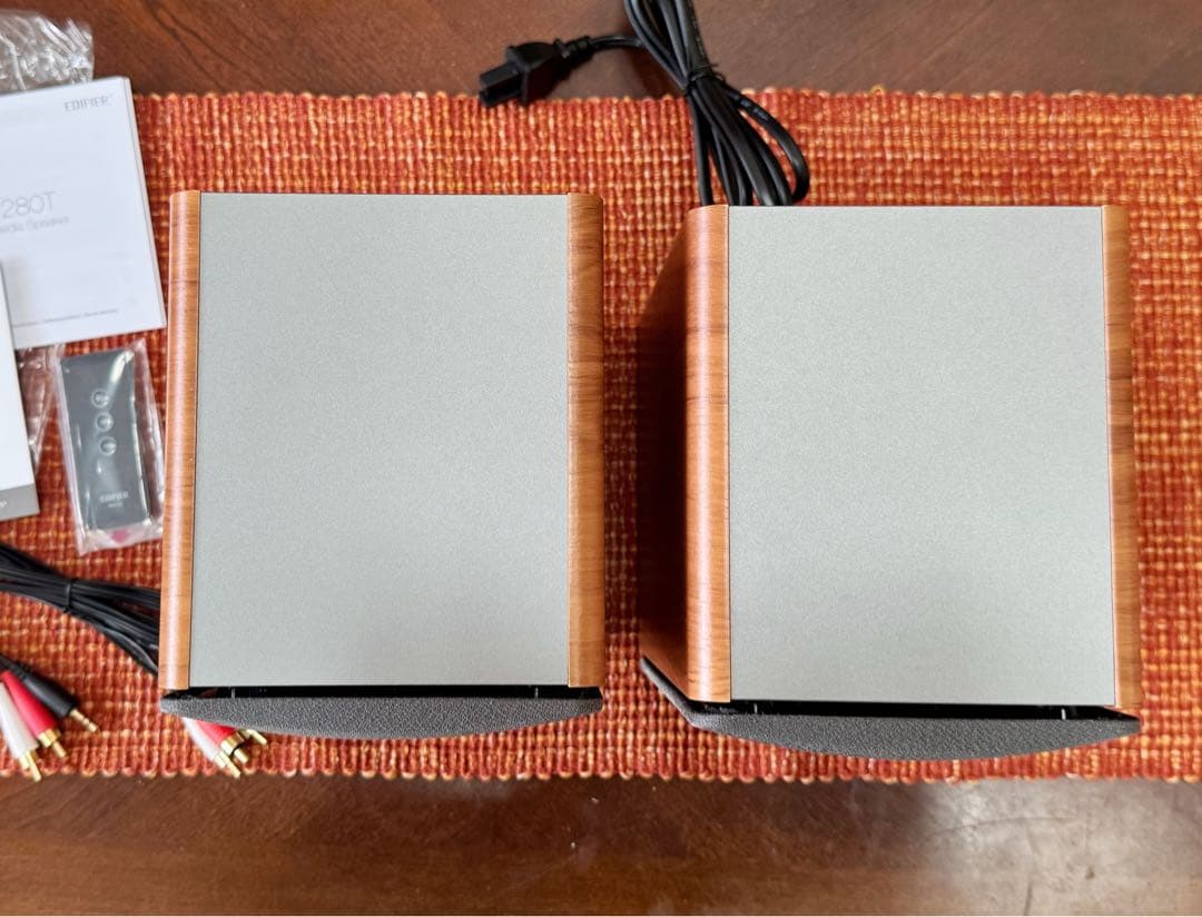 【新品未使用】Edifier R1280T ブックシェルフスピーカー 付属品完備