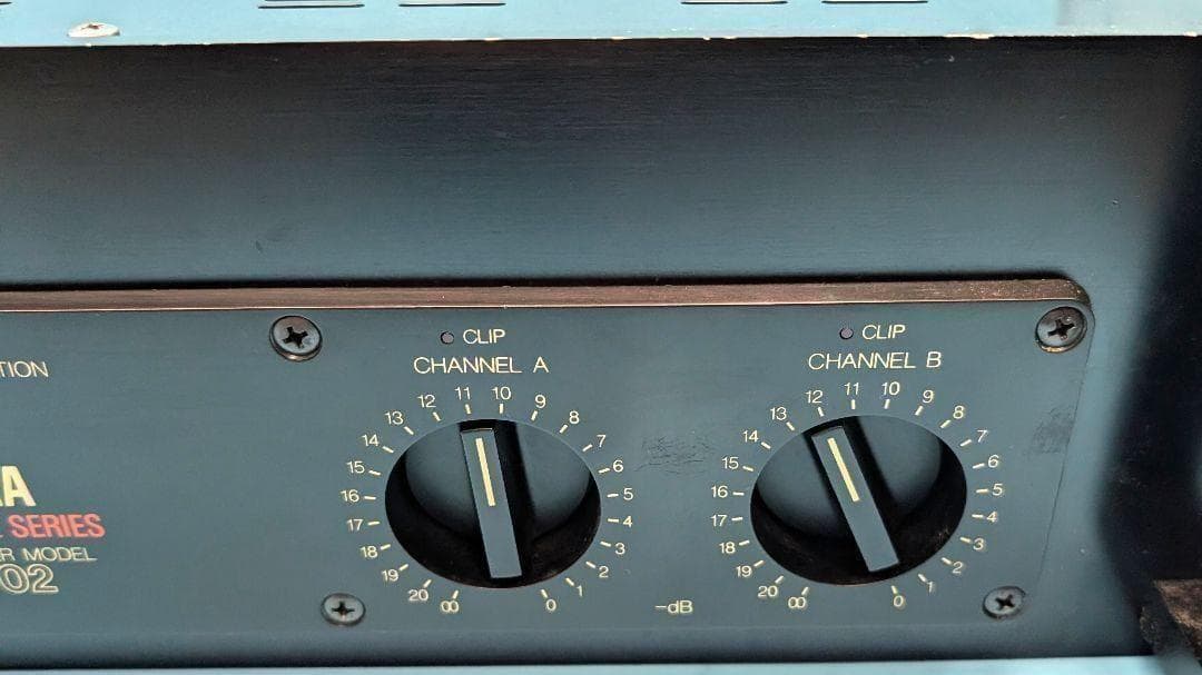 ヤマハ　YAMAHA PC1002 業務用 2ch パワーアンプ