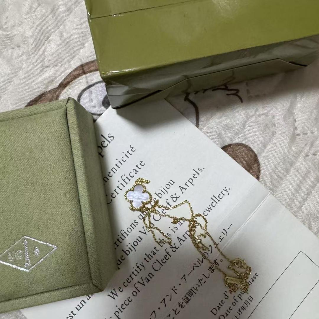 Van Cleef & Arpels クローバー ネックレス
