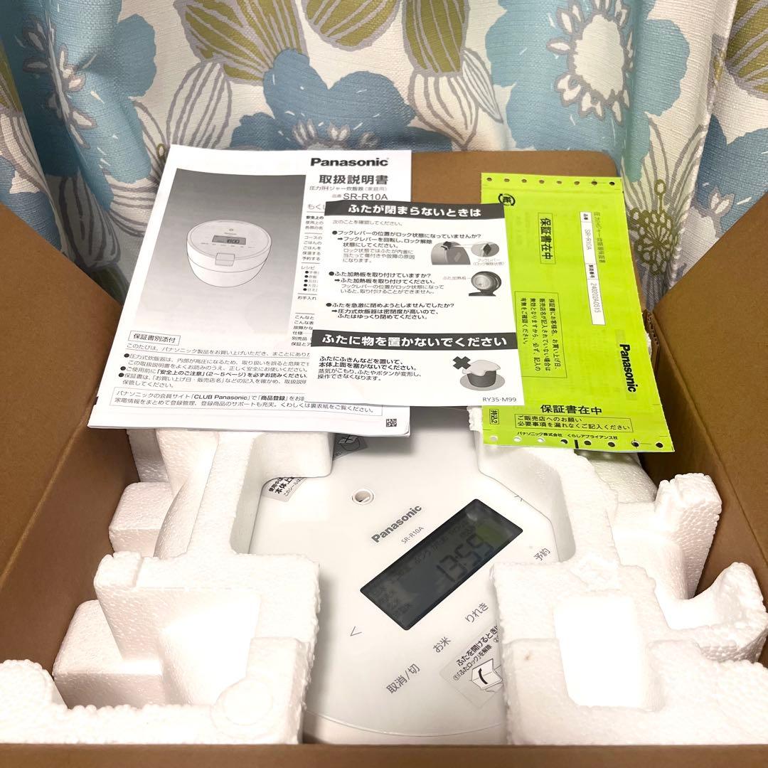 【新品未使用】炊飯器　パナソニック SR-R10A-W炊飯器 5合 ホワイト