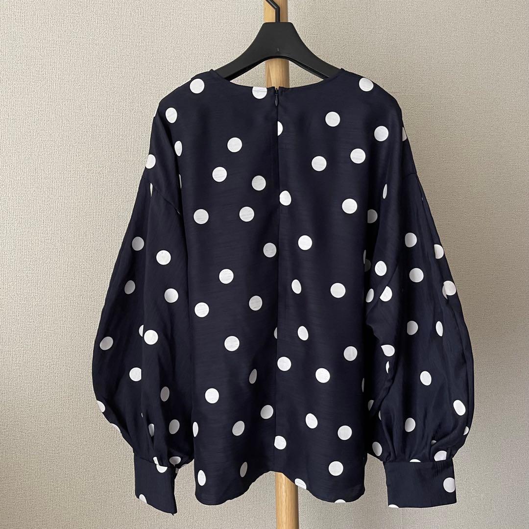 極美品 NOBLE ドットプリントシャンタンブラウス ノーブル ネイビー系