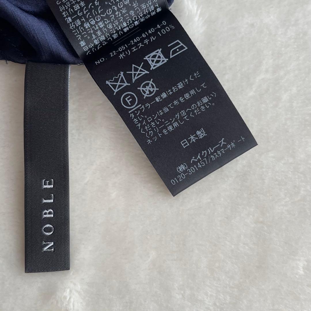 極美品 NOBLE ドットプリントシャンタンブラウス ノーブル ネイビー系