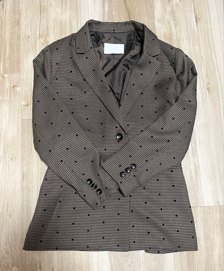 Chico 【yuzuコラボ企画】袖フリルオーバージャケット　ブラウン