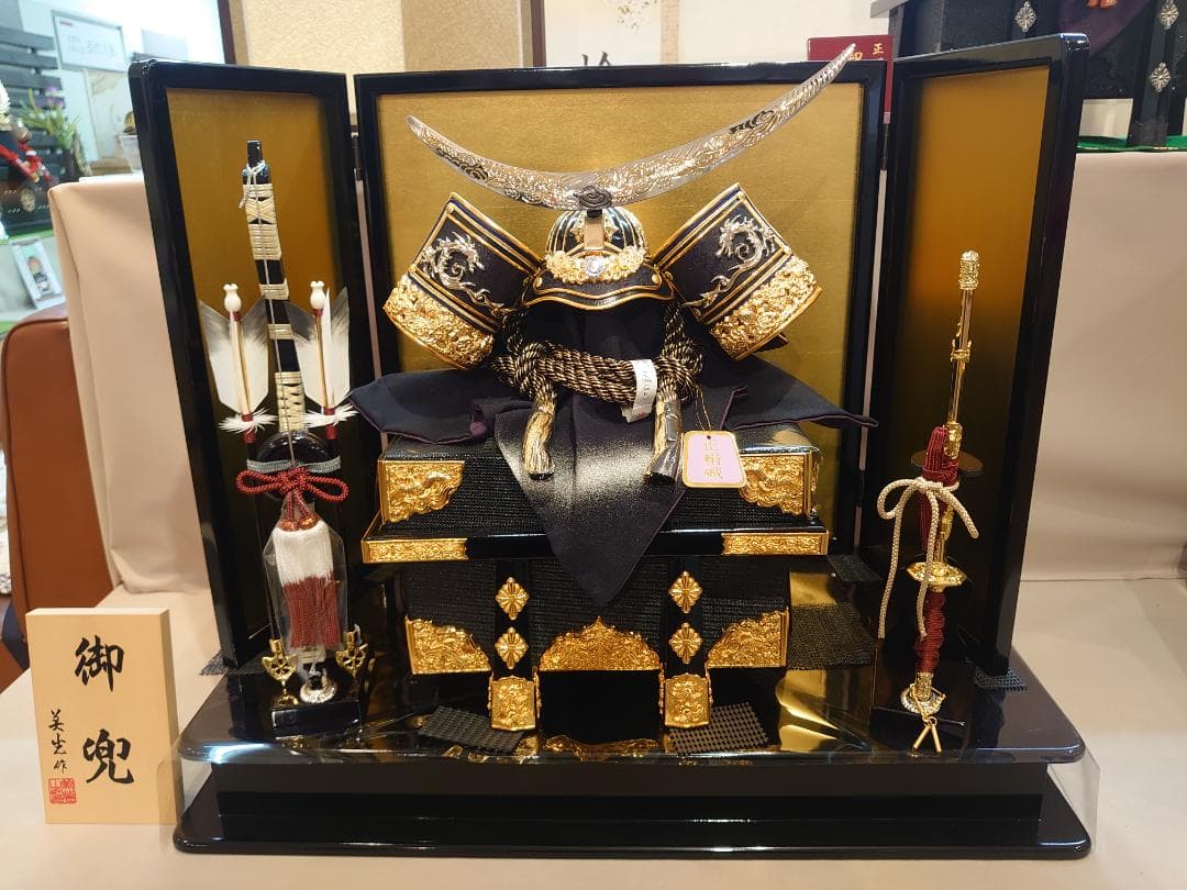 ●五月人形フルセット●　伊達政宗　金の透かし彫り三日月兜　金屏風セット