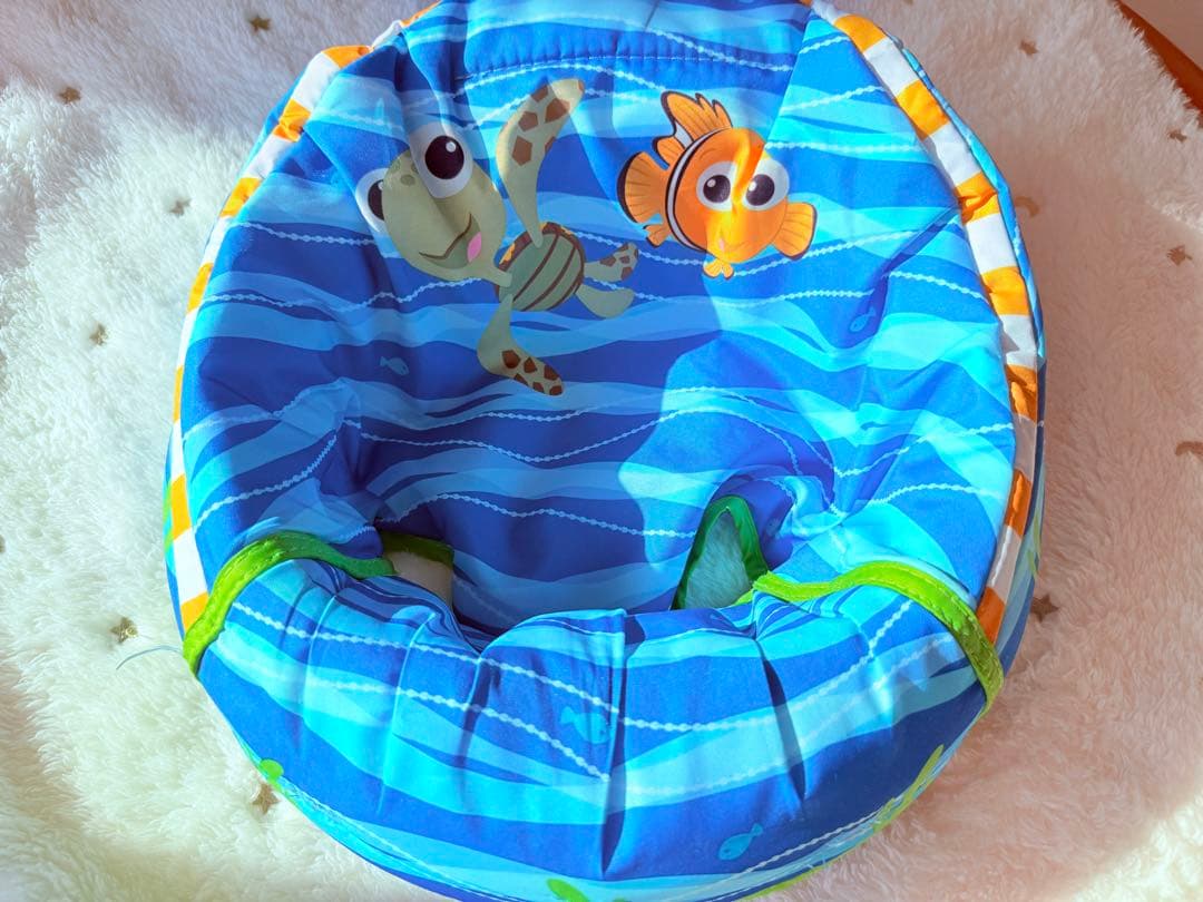 数回使用のみ　ファインディングニモ　ジャンパー　ジャンパルー