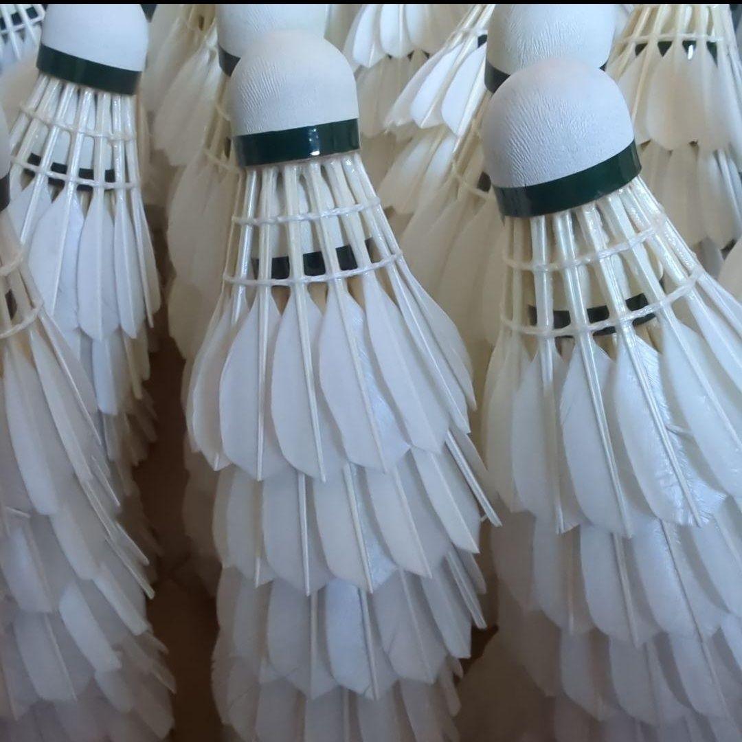 m*s様 YONEX NEWOFFICIAL（新品&美品シャトル）