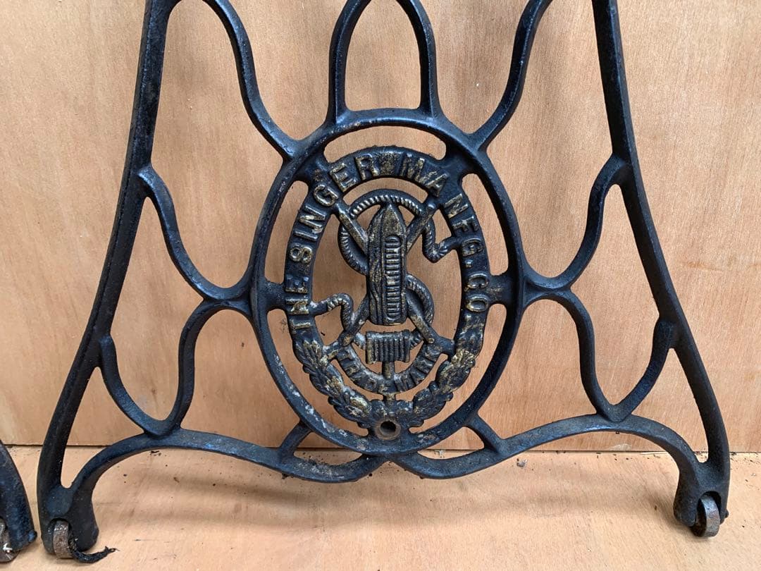 イギリスアンティーク　シンガーミシン　鉄足　テーブルディスプレイガーディニング