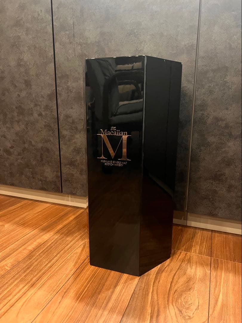 マッカランＭデキャンタ、化粧箱