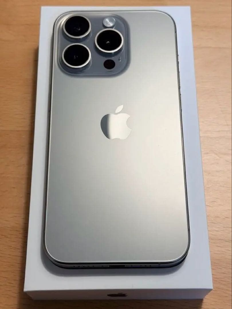 あかね　iPhone 15 pro 256GB SIMフリー