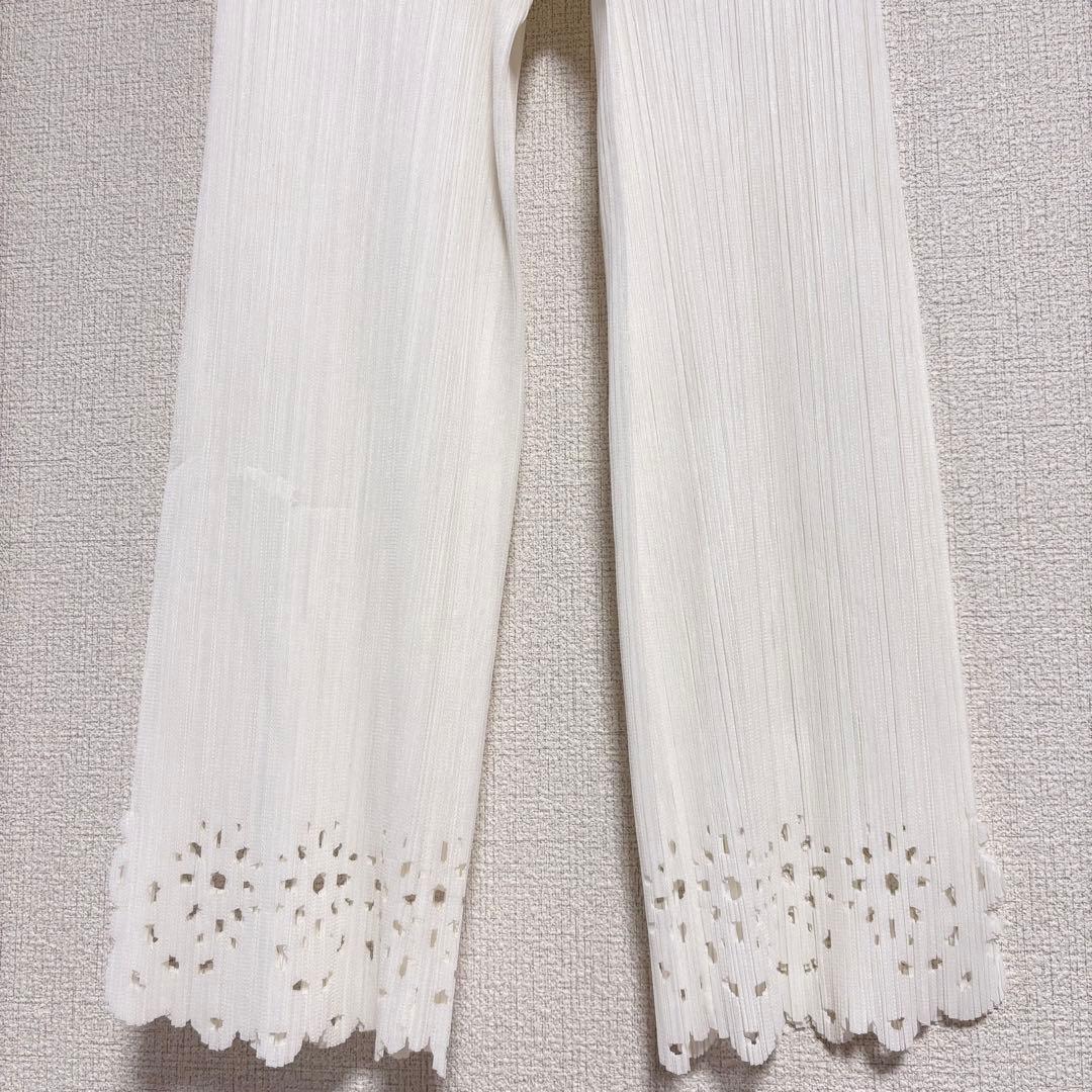 美品　プリーツプリーズ　クロップド丈　カッティング　ホワイト　サイズ2