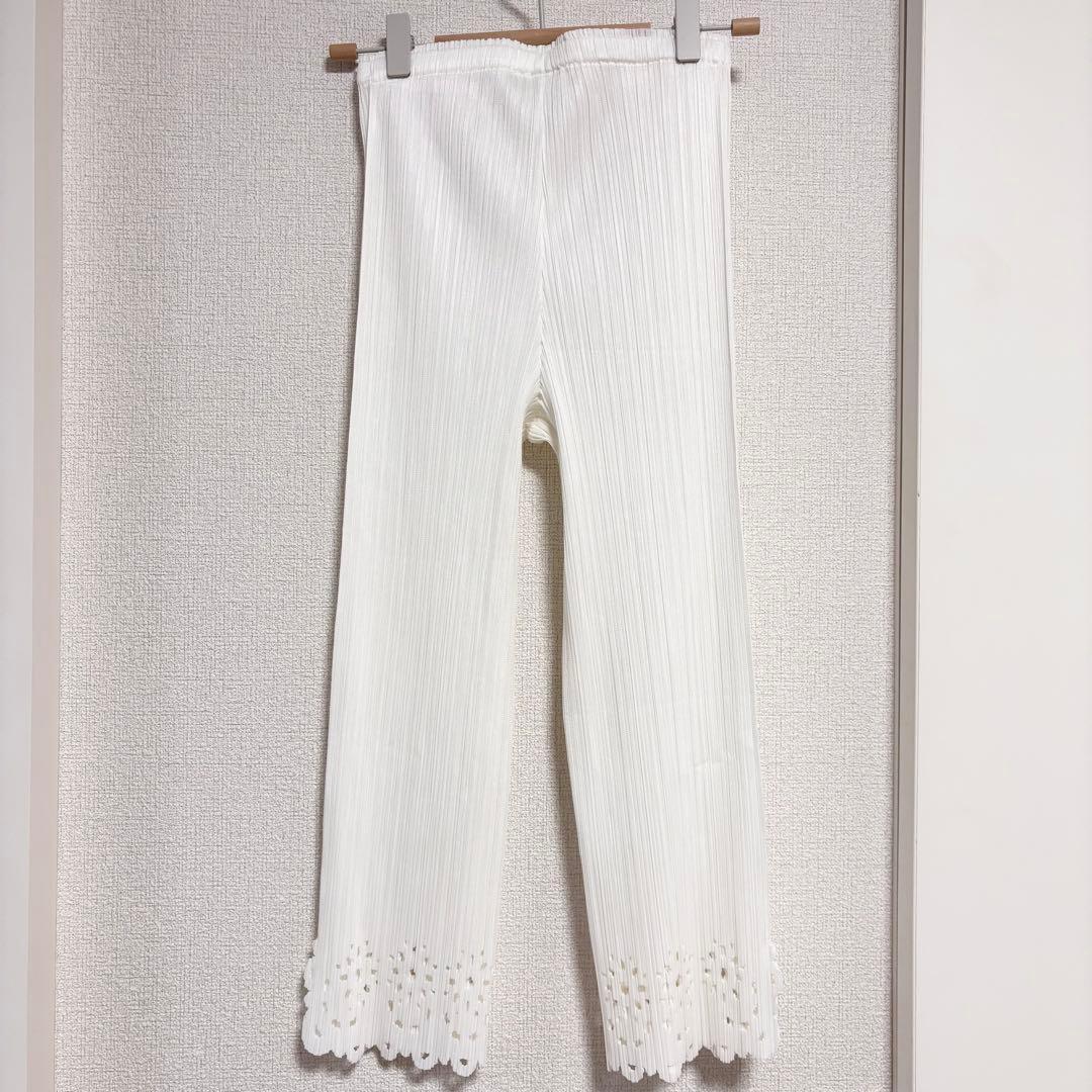 美品　プリーツプリーズ　クロップド丈　カッティング　ホワイト　サイズ2