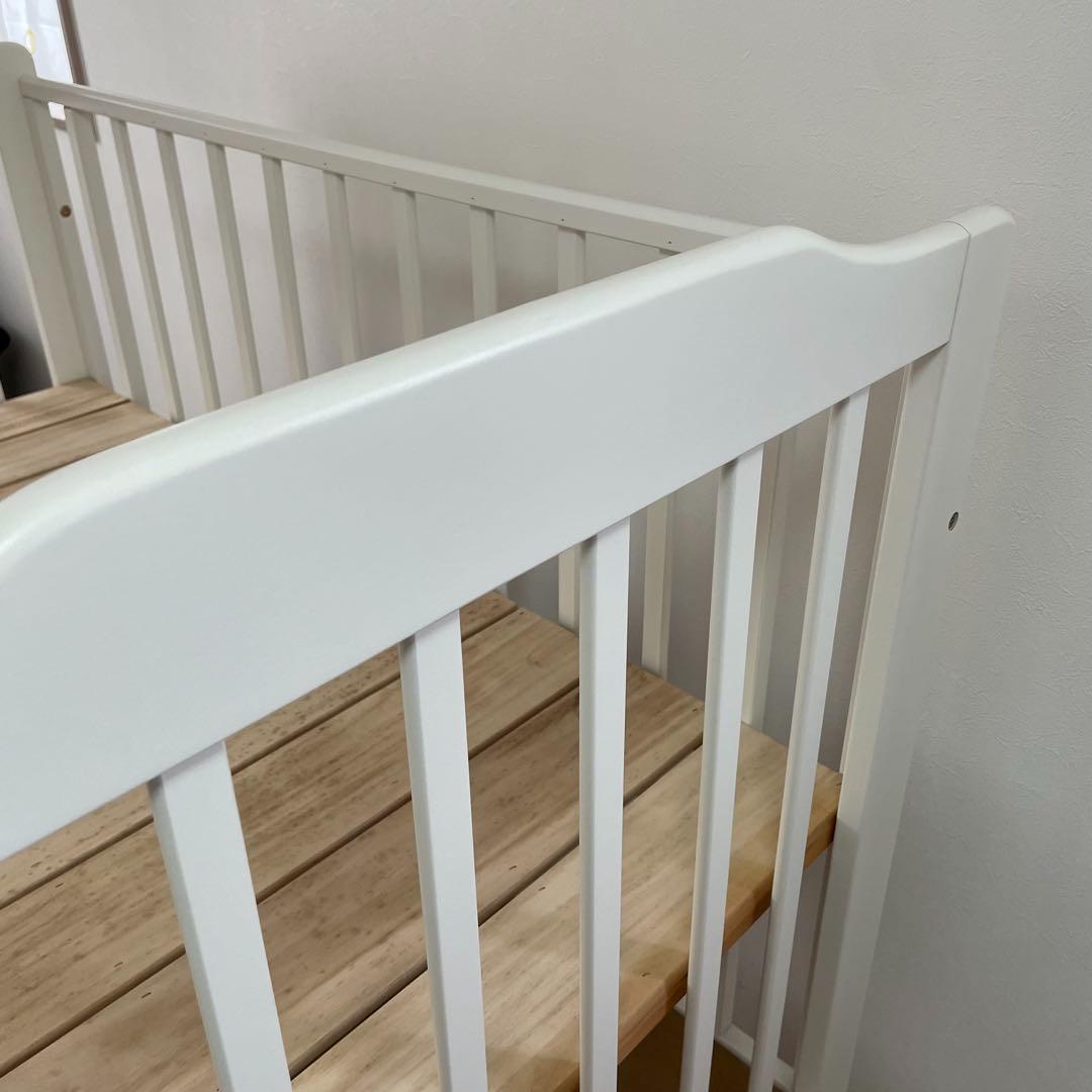 【人気商品】カトージ　ホワイト　 ハイシートベビーベッド