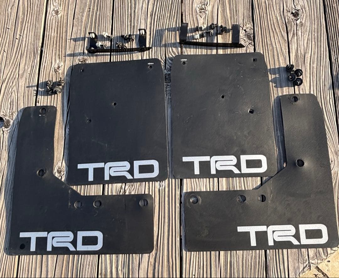 ハイエース TRD マッドフラップ　4枚