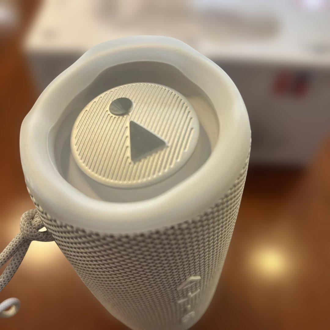 JBL FLIP6 スピーカー ポータブル ホワイト箱付き　美品　期間限定価格